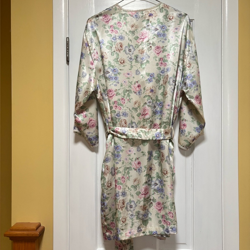 Floral Lace Trim Satin Robe - Picture 6 of 7